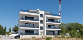 Apartments with a swimming pool Okrug Gornji, Ciovo - 23649